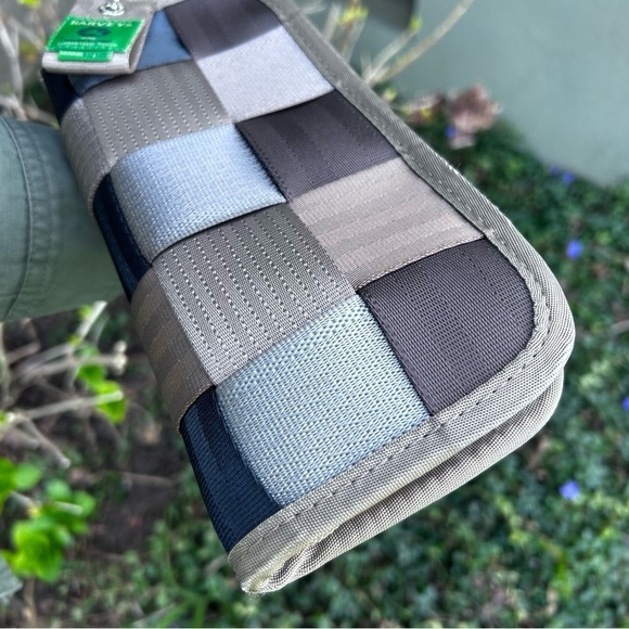 Harvey’s Original Seatbelt Wallet Clutch Bag - Picture 3 of 8